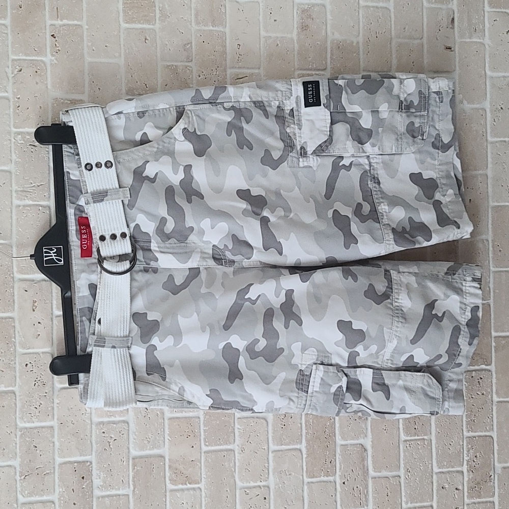 Guess Men's Camo Gray and White Cargo Belted Shorts (Sz 32)